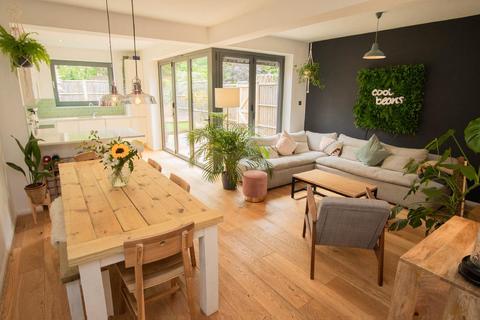 2 bedroom flat for sale, Avenue Park Road, West Norwood