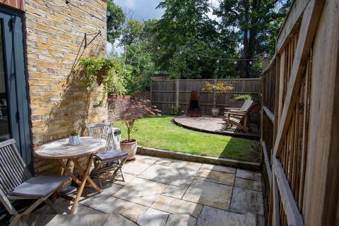 2 bedroom flat for sale, Avenue Park Road, West Norwood