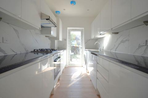 4 bedroom terraced house to rent, Court Way, Acton W3 0PY