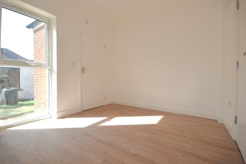 4 bedroom terraced house to rent, Court Way, Acton W3 0PY