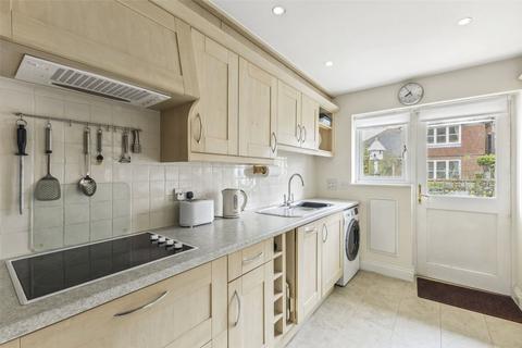 2 bedroom retirement property for sale, St. Marys Court, Beaconsfield, Buckinghamshire, HP9