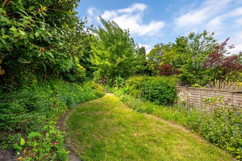 10 Sandrock, Haslemere, GU27 2PS