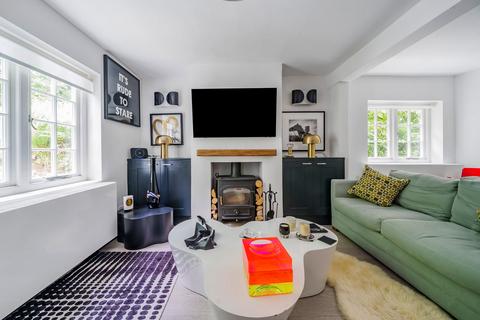 10 Sandrock, Haslemere, GU27 2PS