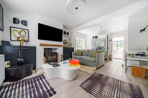 10 Sandrock, Haslemere, GU27 2PS