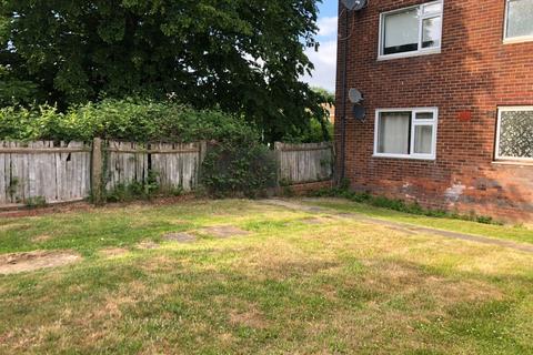 3 bedroom flat to rent, Intalbury Avenue, Aylesbury, HP19