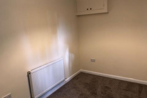 3 bedroom flat to rent, Intalbury Avenue, Aylesbury, HP19