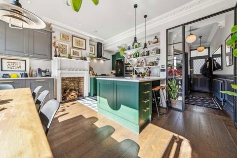 3 bedroom end of terrace house for sale, Leverson Street, London SW16