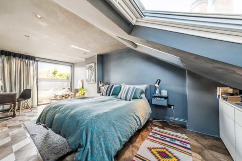 3 bedroom end of terrace house for sale, Leverson Street, London SW16