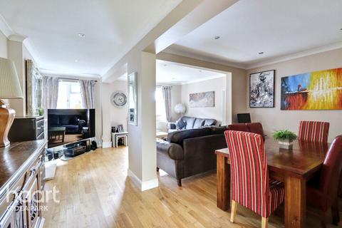 2 Hamilton Road, Romford, RM2 5SB