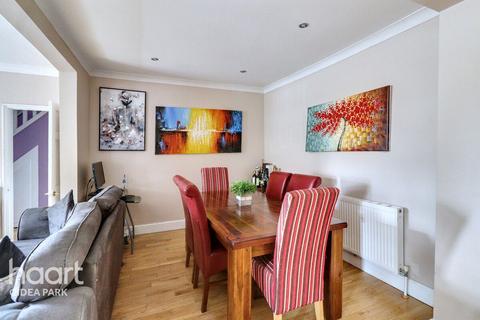 2 Hamilton Road, Romford, RM2 5SB