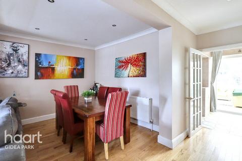 2 Hamilton Road, Romford, RM2 5SB