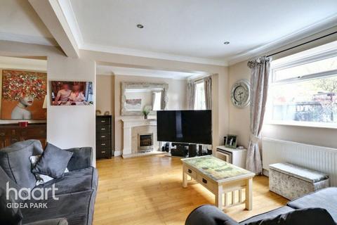 2 Hamilton Road, Romford, RM2 5SB