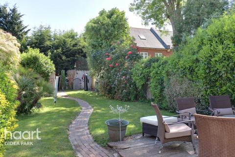 2 Hamilton Road, Romford, RM2 5SB
