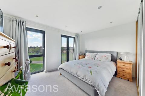 2 bedroom flat to rent, Offenham Road, Oval