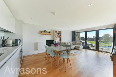 2 bedroom flat to rent, Offenham Road, Oval