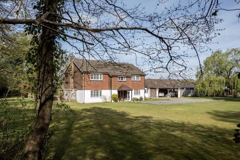 4 bedroom detached house for sale, Roundstreet Common, Billingshurst