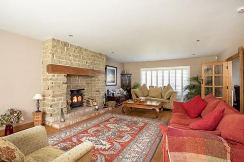 4 bedroom detached house for sale, Roundstreet Common, Billingshurst