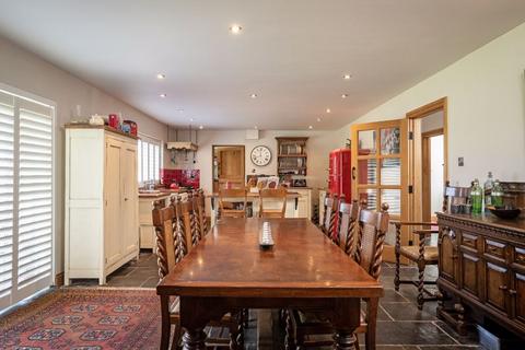 4 bedroom detached house for sale, Roundstreet Common, Billingshurst