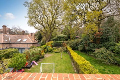 3 bedroom apartment for sale, Redington Road, Hampstead, London NW3