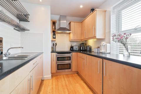 2 bedroom apartment for sale, Heath Hill Road South, Berkshire RG45