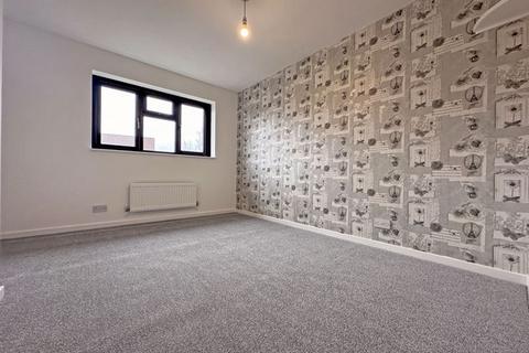 34 Avern Close, Tipton, DY4 7ND