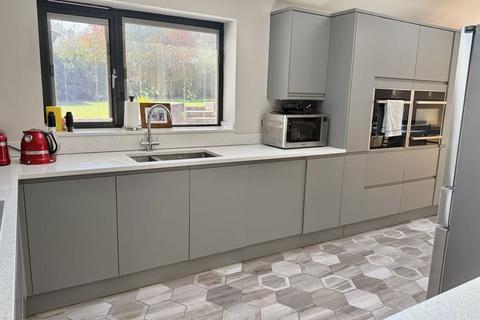 25 Barrowfield, Cuckfield, Haywards Heath, RH17 5ER