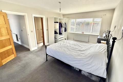 25 Barrowfield, Cuckfield, Haywards Heath, RH17 5ER