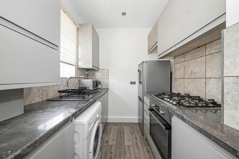 8 The Grove, Caterham, CR3 5QB