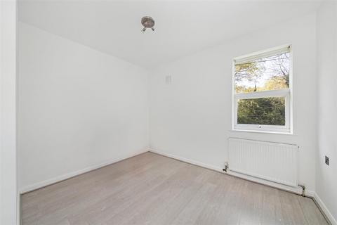 8 The Grove, Caterham, CR3 5QB