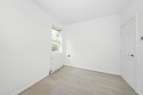 8 The Grove, Caterham, CR3 5QB