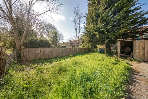 8 The Grove, Caterham, CR3 5QB