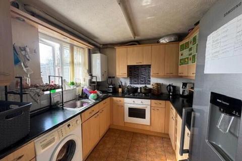 3 bedroom semi-detached house to rent, Larchfield Close, Birmingham B20