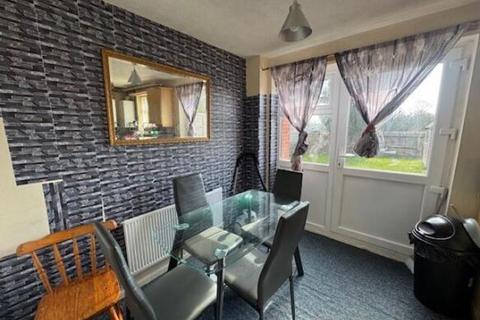 3 bedroom semi-detached house to rent, Larchfield Close, Birmingham B20