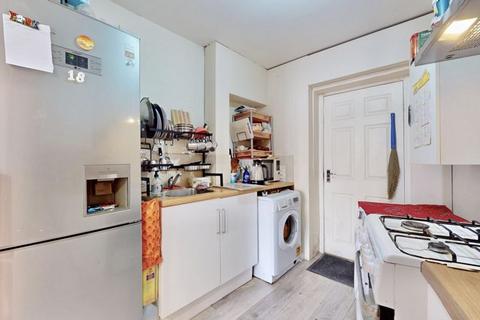 2 bedroom semi-detached house for sale, Longhook Gardens, Northolt, UB5