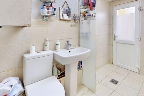 2 bedroom semi-detached house for sale, Longhook Gardens, Northolt, UB5