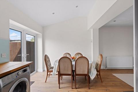 79 Washington Road, Worcester Park, KT4 8JG