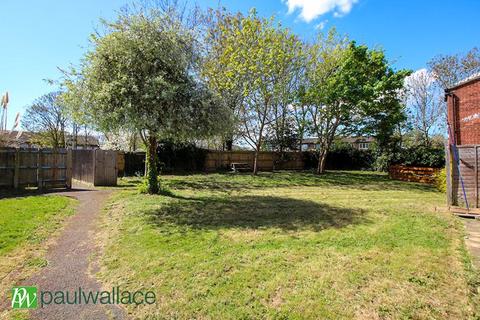 1 bedroom flat for sale, Valence Drive, West Cheshunt