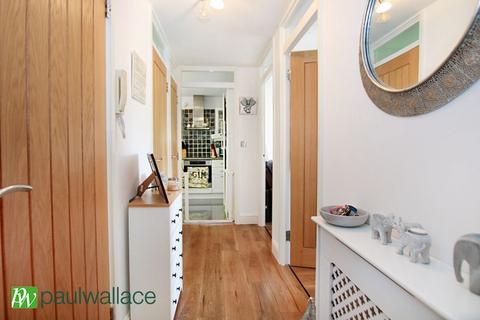 1 bedroom flat for sale, Valence Drive, West Cheshunt