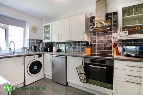 15 Valence Drive, Cheshunt, Waltham Cross, EN7 6HY