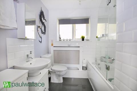 15 Valence Drive, Cheshunt, Waltham Cross, EN7 6HY