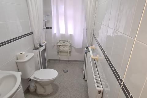 2 bedroom terraced house to rent, Gorst street