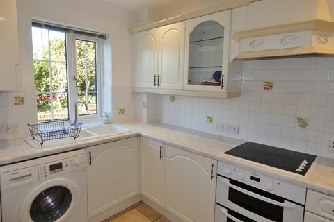 2 bedroom flat to rent, Selwyn Road
