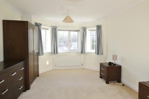 2 bedroom flat to rent, Selwyn Road
