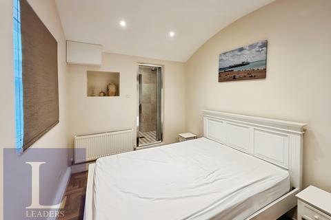 2 bedroom maisonette to rent, Rock Grove