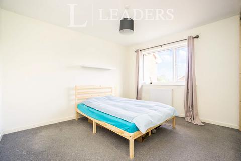 2 bedroom end of terrace house to rent, Shrewsbury way