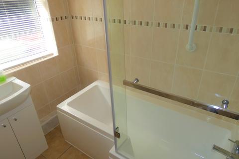 3 bedroom terraced house to rent, Central Drive, Shirebrook