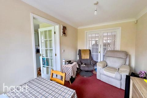 25 Adelaide Close, Waddington, Lincoln, LN5 9XN