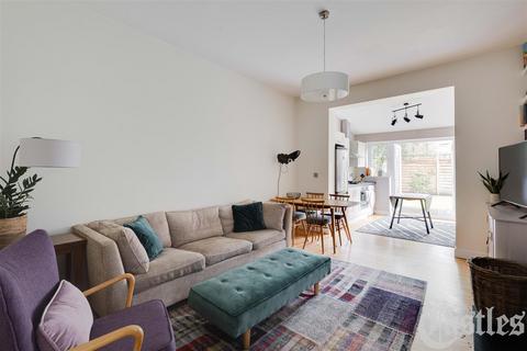 39a Gunton Road, London, E5 9JT