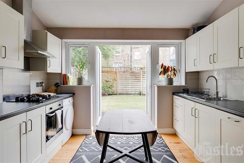 39a Gunton Road, London, E5 9JT