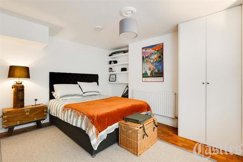 39a Gunton Road, London, E5 9JT